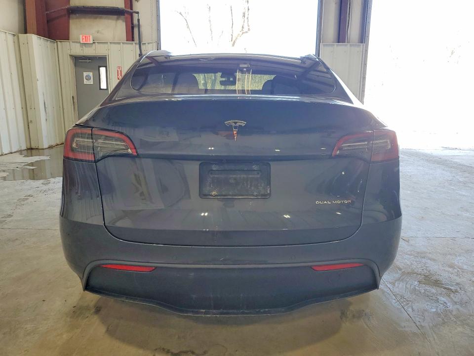 48932466 :رقم المزاد ، 5YJYGDEE2MF210102 vin ، 2021 Tesla Model Y مزاد بيع