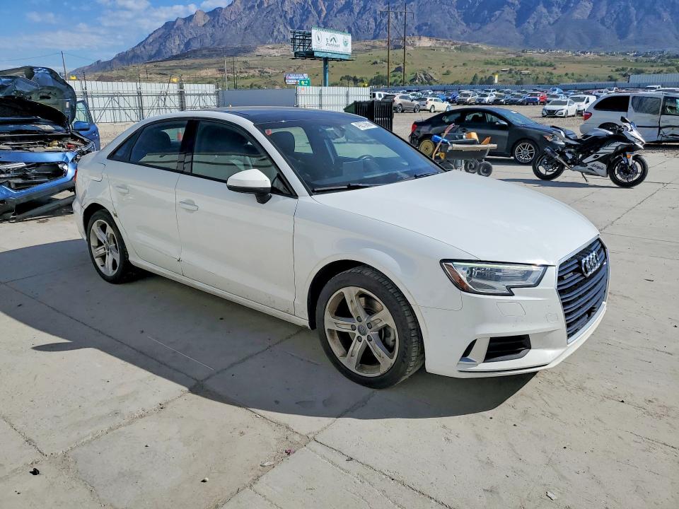 49273966 :رقم المزاد ، WAUB8GFF7H1011537 vin ، 2017 Audi A3 مزاد بيع
