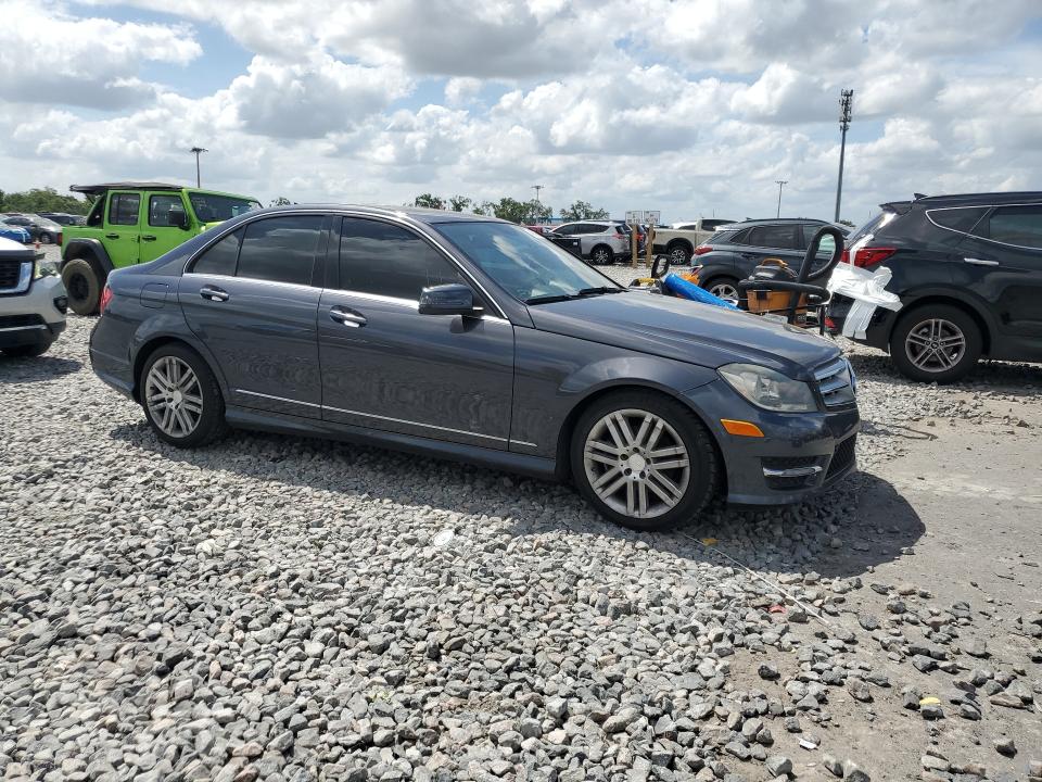 49869556 :رقم المزاد ، WDDGF4HB1DR245097 vin ، 2013 Mercedes-benz C مزاد بيع