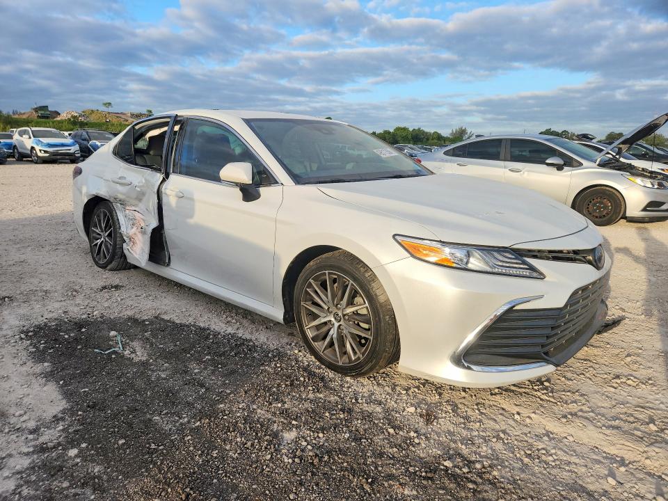 2022 Toyota Camry მანქანა იყიდება აუქციონზე, vin: 4T1F31AK1NU570107, აუქციონის ნომერი: 49517356