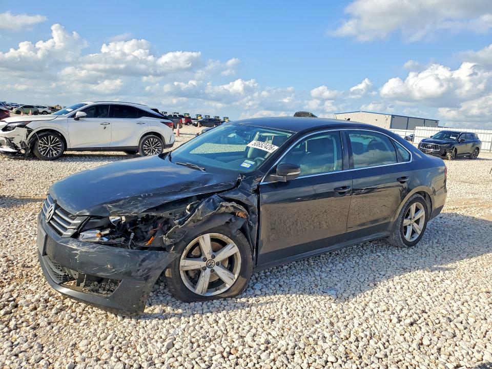 50652426 :رقم المزاد ، 1VWBP7A31DC085082 vin ، 2013 Volkswagen Passat مزاد بيع