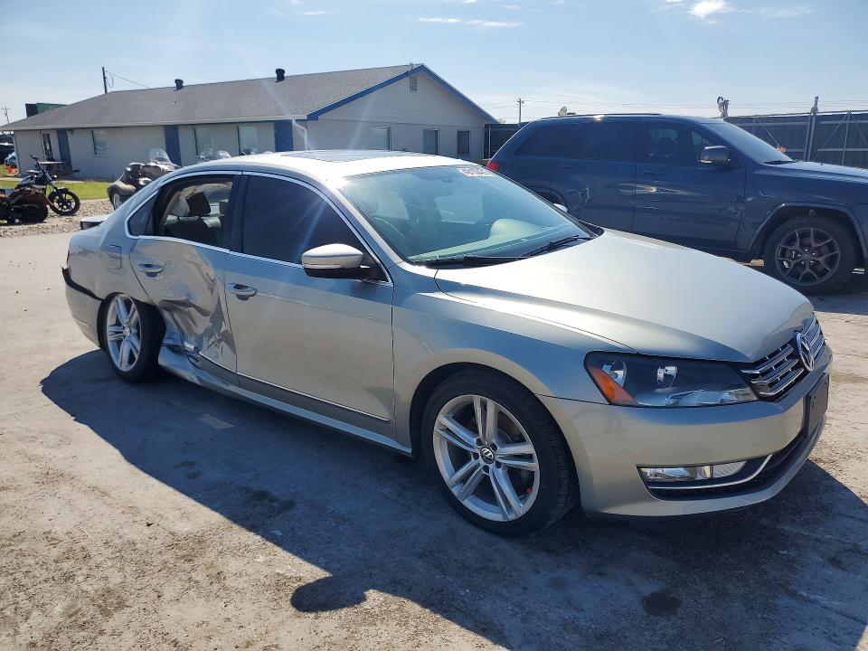 49130476 :رقم المزاد ، 1VWCN7A33DC092092 vin ، 2013 Volkswagen Passat مزاد بيع