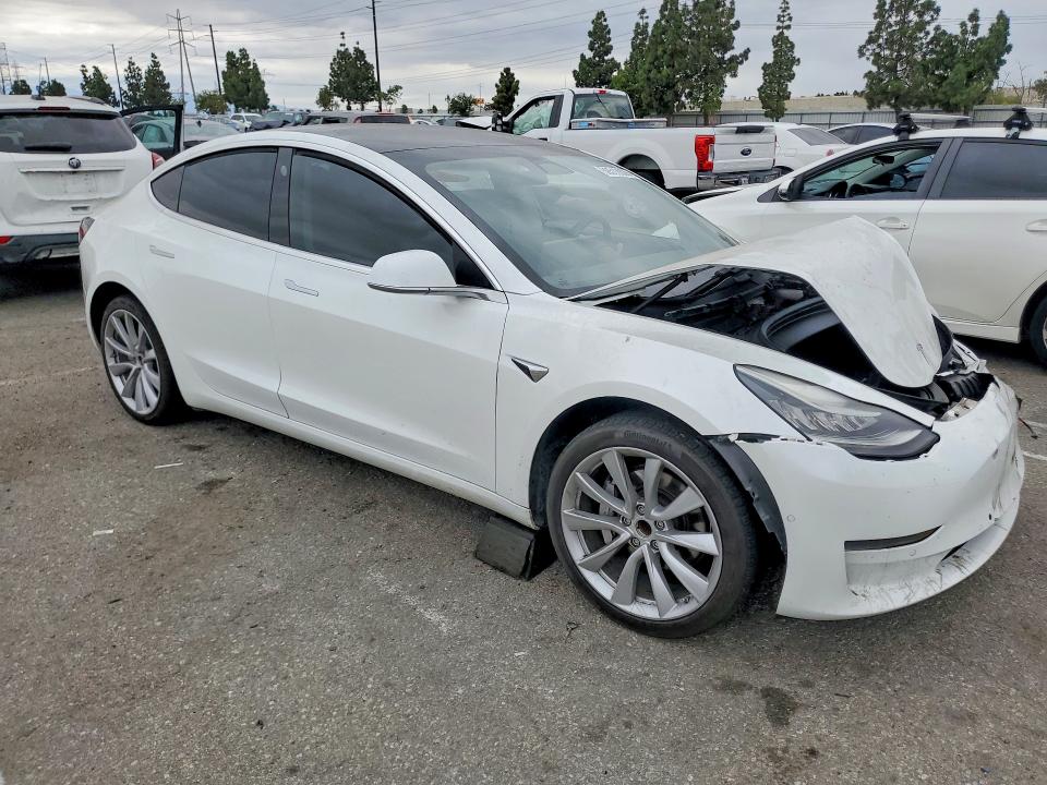 50512926 :رقم المزاد ، 5YJ3E1EA4JF012340 vin ، 2018 Tesla Model 3 مزاد بيع
