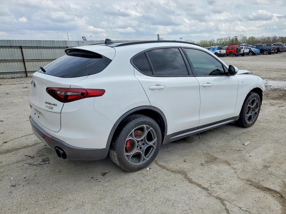 48244996 :رقم المزاد ، ZASPAKBN6N7D33812 vin ، 2022 Alfa Romeo Stelvio مزاد بيع