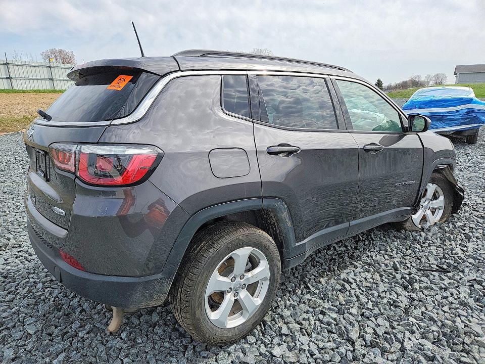 50523716 :رقم المزاد ، 3C4NJDBB0JT399795 vin ، 2018 Jeep Compass مزاد بيع