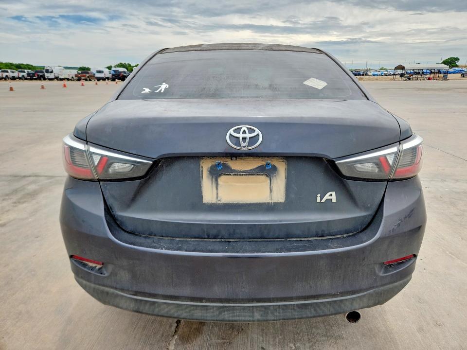50478276 :رقم المزاد ، 3MYDLBYV9JY311617 vin ، 2018 Toyota Yaris Ia مزاد بيع