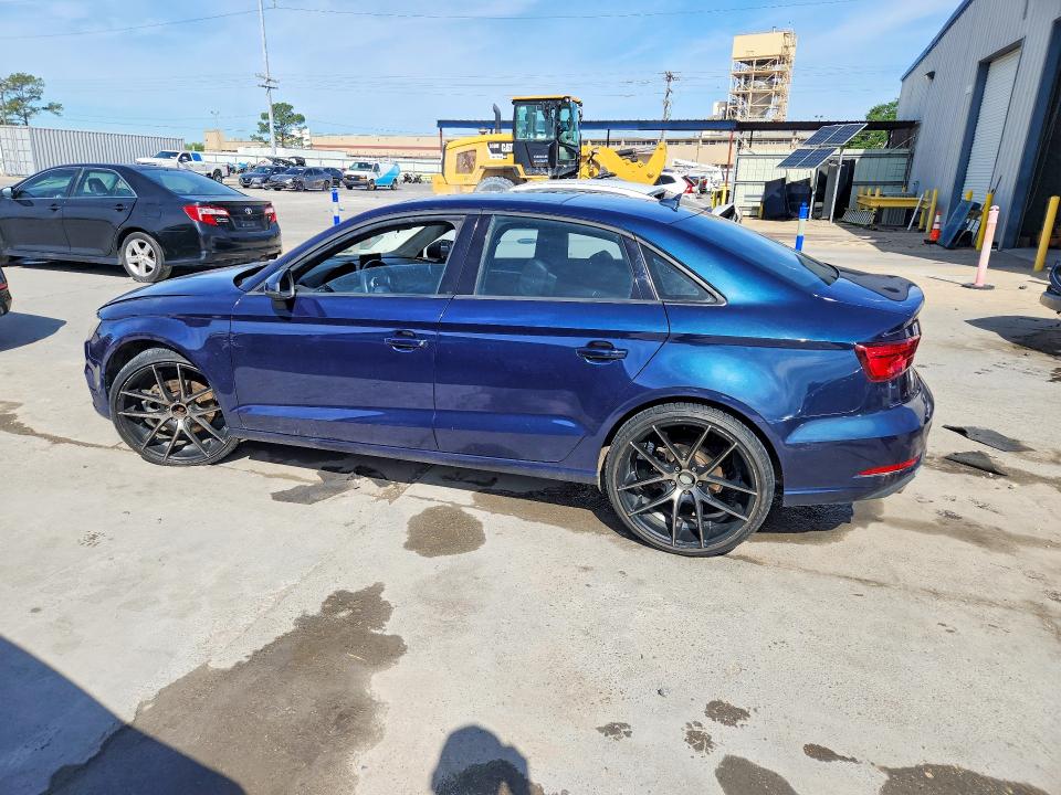 Продаж на аукціоні авто 2017 Audi A3, vin: WAUAUGFF4H1049444, номер лоту: 48864386