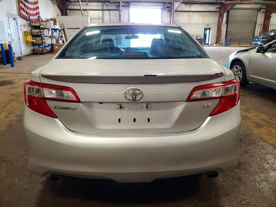 50772536 :رقم المزاد ، 4T1BK1FK2CU004593 vin ، 2012 Toyota Camry مزاد بيع