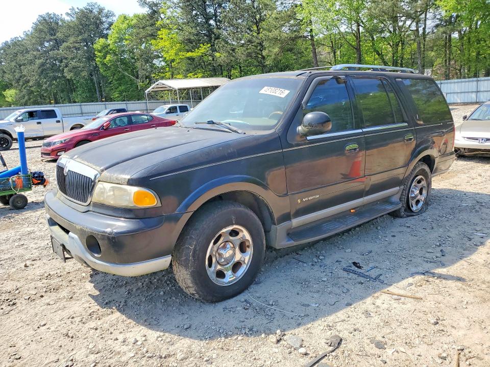 48108216 :رقم المزاد ، 5LMPU28A9YLJ00290 vin ، 2000 Lincoln Townhouse Navigator مزاد بيع