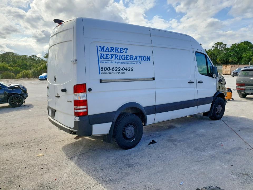 50981206 :رقم المزاد ، WD3PE7CD0JP614332 vin ، 2018 Mercedes-benz Sprinter مزاد بيع