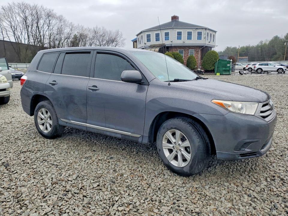 50276756 :رقم المزاد ، 5TDZK3EH1BS044476 vin ، 2011 Toyota Highlander مزاد بيع