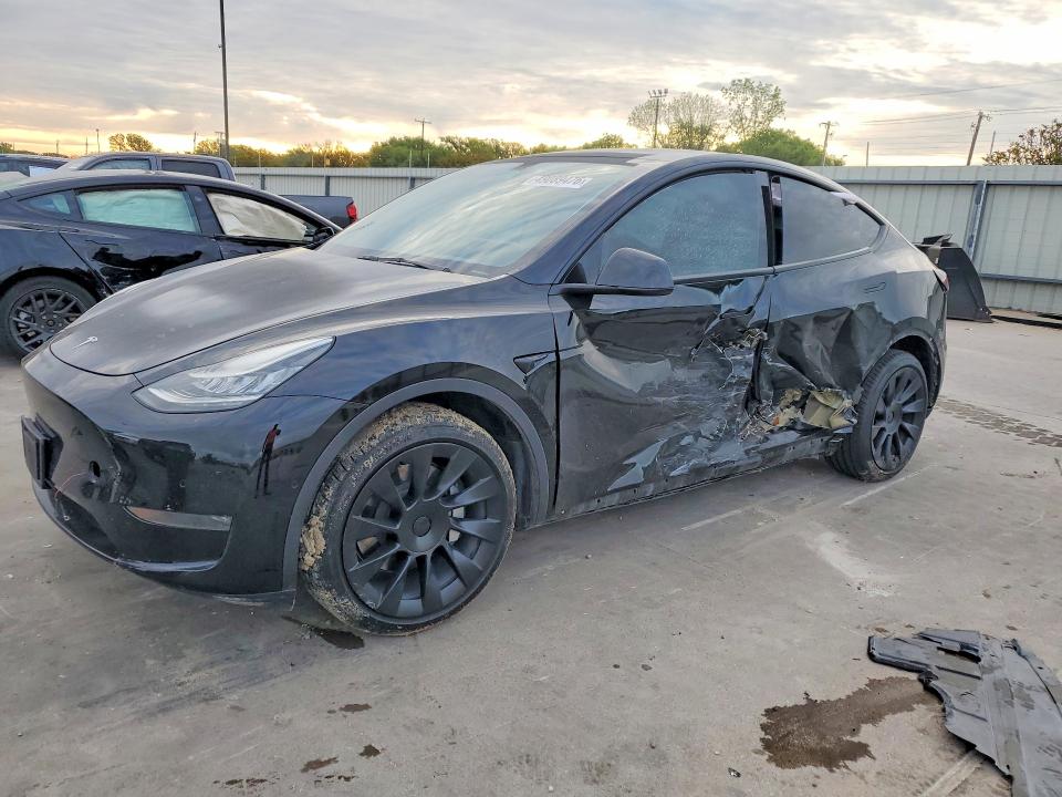 Auction sale of the 2022 Tesla Model Y, vin: 7SAYGDEE9NA006303, lot number: 49089476