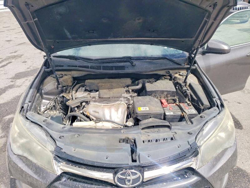 47806096 :رقم المزاد ، 4T1BF1FK3HU726327 vin ، 2017 Toyota Camry مزاد بيع