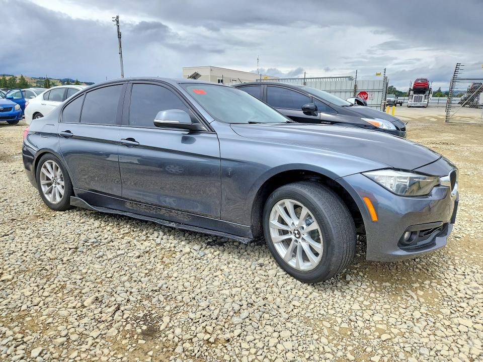 50767176 :رقم المزاد ، WBA8E1G54HNU12848 vin ، 2017 Bmw 320 مزاد بيع