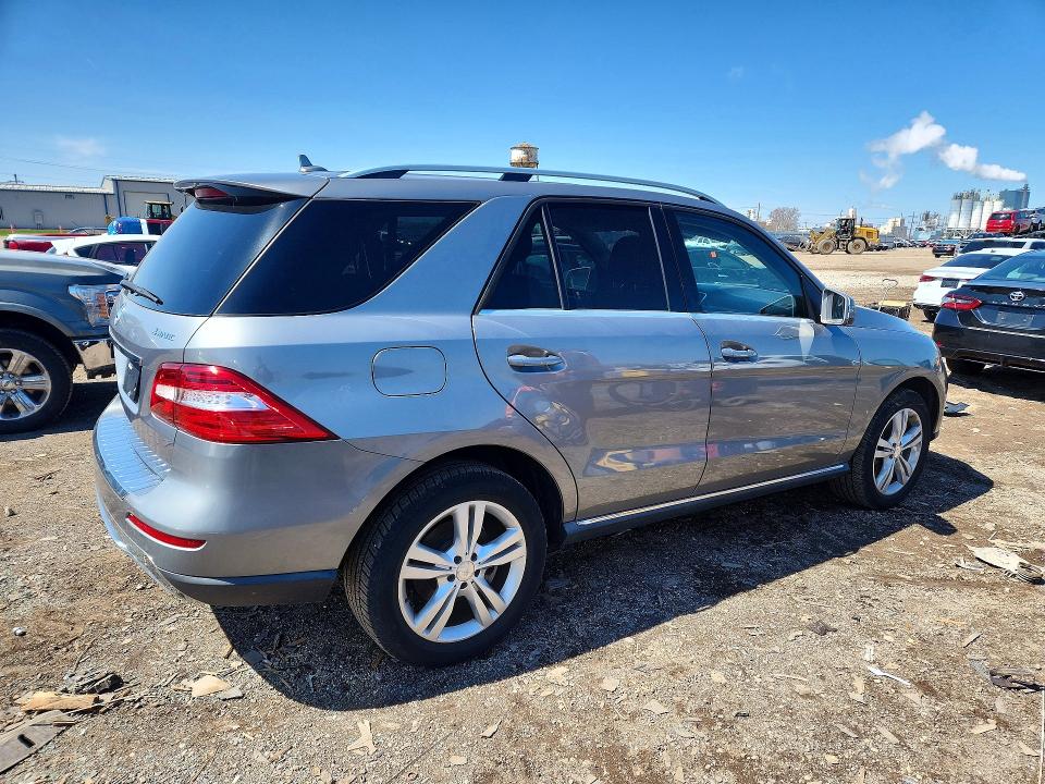 2015 Mercedes-benz Ml მანქანა იყიდება აუქციონზე, vin: 4JGDA5HBXFA611623, აუქციონის ნომერი: 49085106