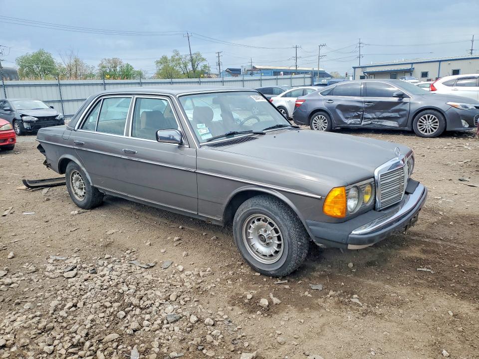 50647576 :رقم المزاد ، WDBAB33C2FA192156 vin ، 1985 Mercedes-benz 300 مزاد بيع