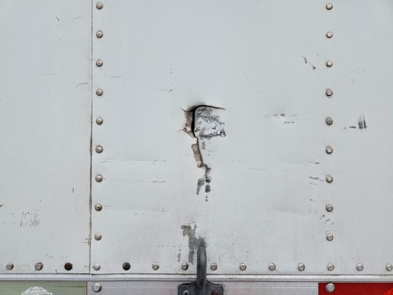 58346836 :رقم المزاد ، 1UYVS2530FM245012 vin ، 2015 Utility Trailer Trailer مزاد بيع