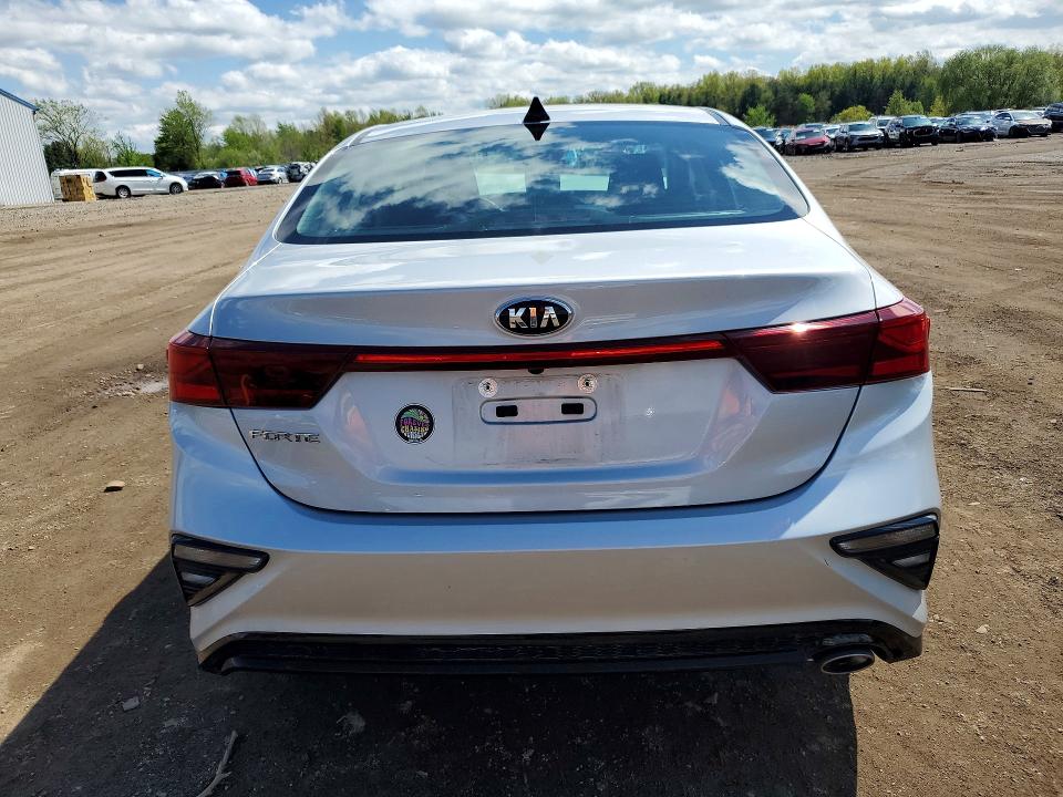 2021 Kia Forte მანქანა იყიდება აუქციონზე, vin: 3KPF24AD8ME391120, აუქციონის ნომერი: 51625956
