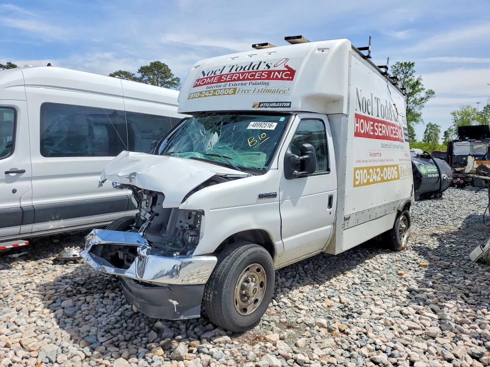 2021 Ford Econoline მანქანა იყიდება აუქციონზე, vin: 1FDWE3FN1MDC37266, აუქციონის ნომერი: 48992516