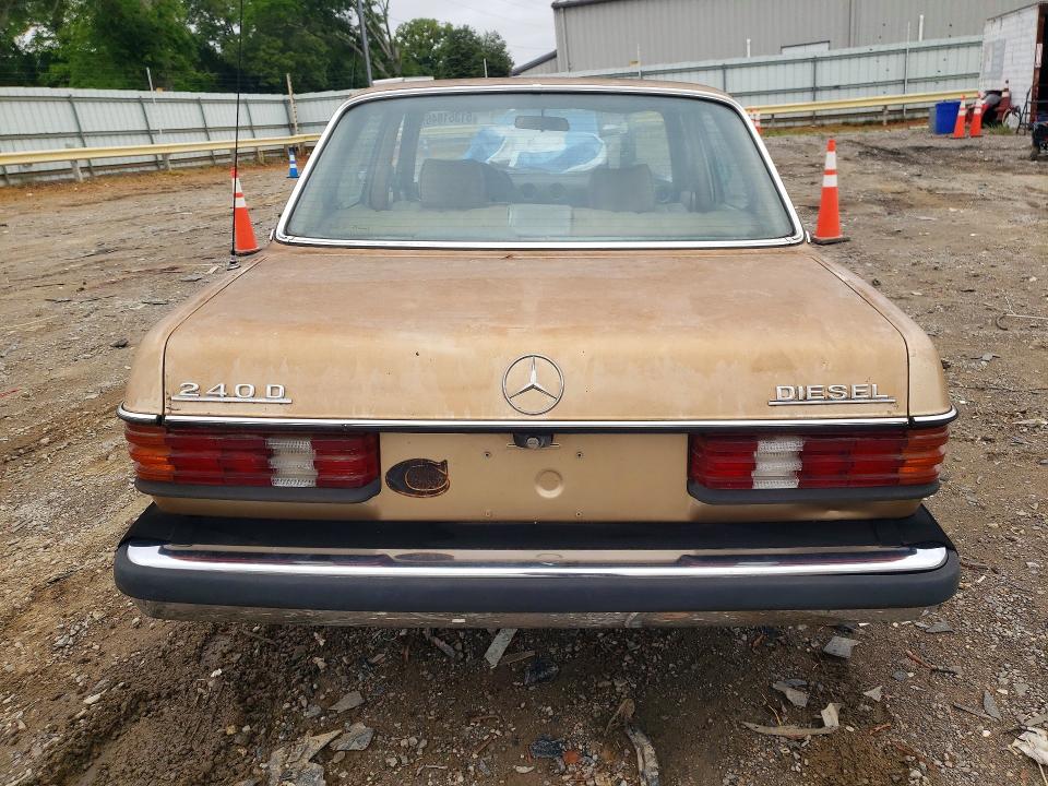 51351846 :رقم المزاد ، WDBAB23A4CB327183 vin ، 1982 Mercedes-benz 240 مزاد بيع