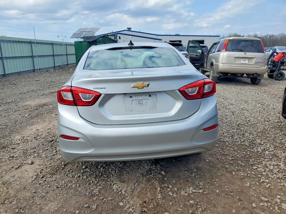50826356 :رقم المزاد ، 1G1BC5SM8K7132665 vin ، 2019 Chevrolet Cruze مزاد بيع
