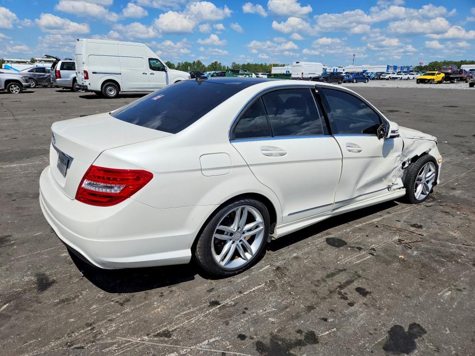 2014 Mercedes-benz C მანქანა იყიდება აუქციონზე, vin: WDDGF4HB9EG215990, აუქციონის ნომერი: 51104676