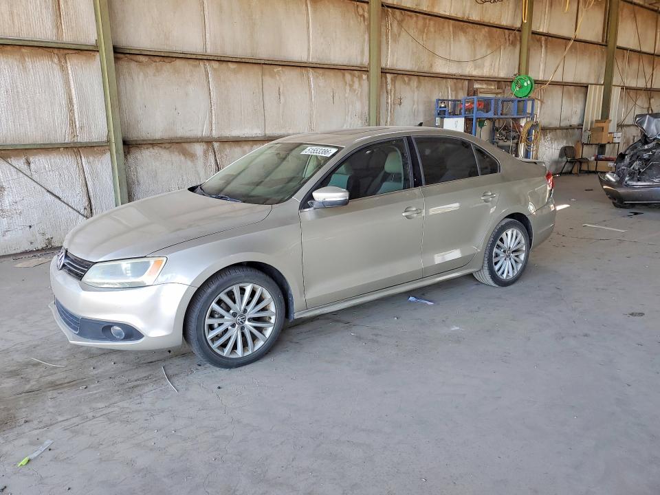 51553386 :رقم المزاد ، 3VWL17AJ3EM241904 vin ، 2014 Volkswagen Jetta مزاد بيع