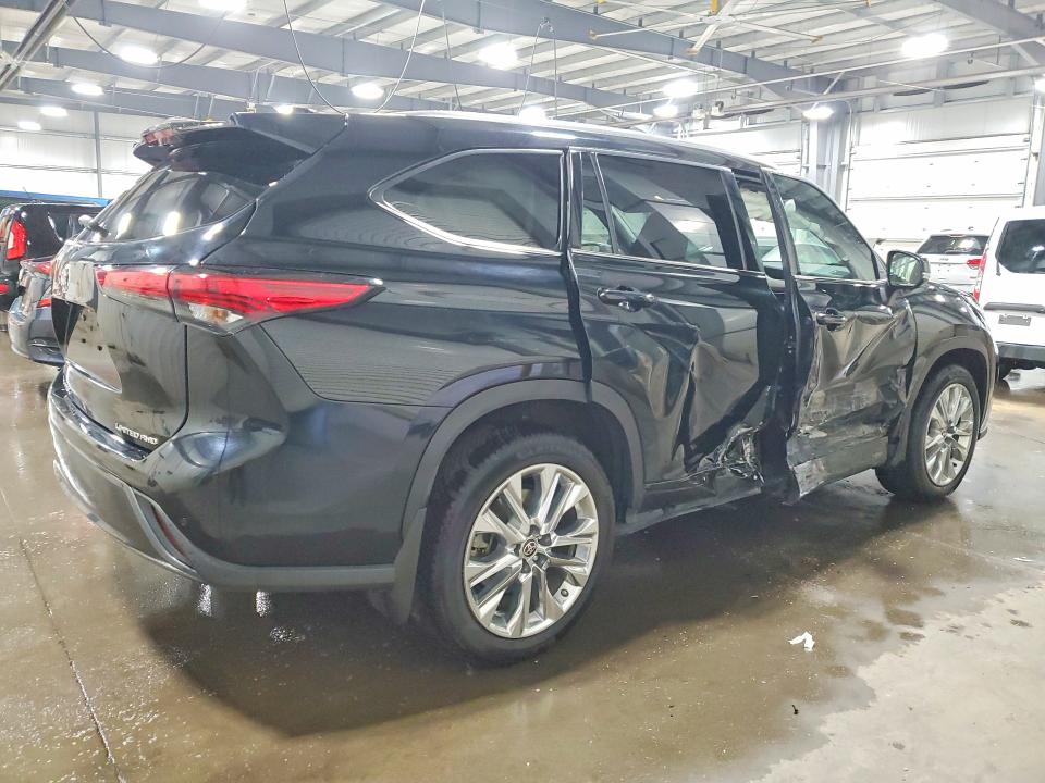 49642746 :رقم المزاد ، 5TDKDRBH8PS027183 vin ، 2023 Toyota Highlander مزاد بيع
