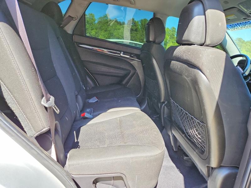 50903156 :رقم المزاد ، 5XYKTCA6XFG553942 vin ، 2015 Kia Sorento مزاد بيع