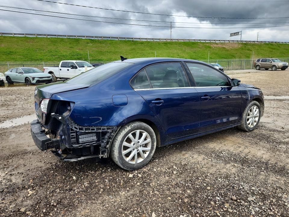 51963866 :رقم المزاد ، 3VWB17AJ7EM417090 vin ، 2014 Volkswagen Jetta مزاد بيع