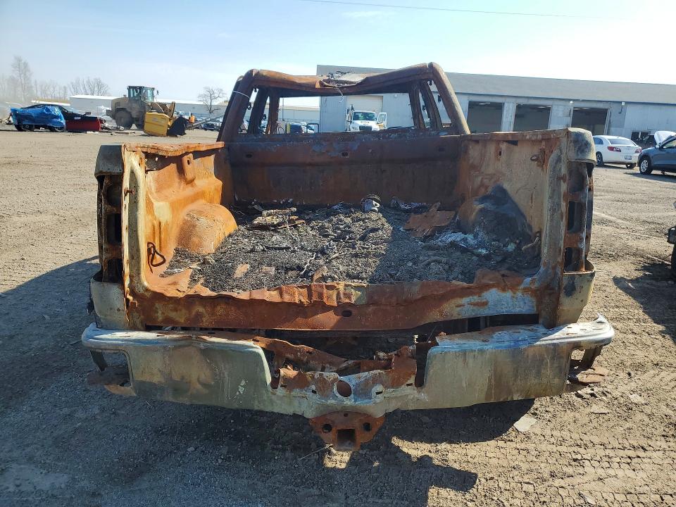 49196126 :رقم المزاد ، 1GT12SEG8HF120556 vin ، 2017 Gmc Sierra2500 مزاد بيع