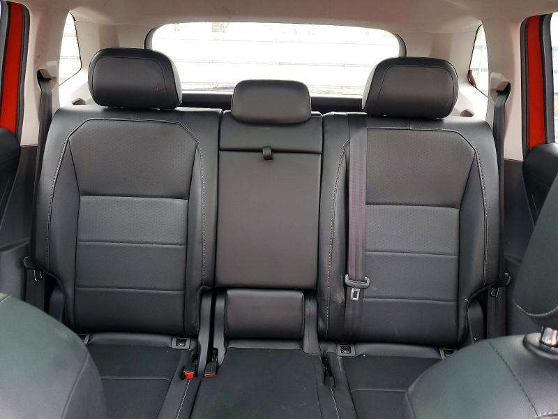 49181586 :رقم المزاد ، 3VV2B7AX2JM114962 vin ، 2018 Volkswagen Tiguan مزاد بيع
