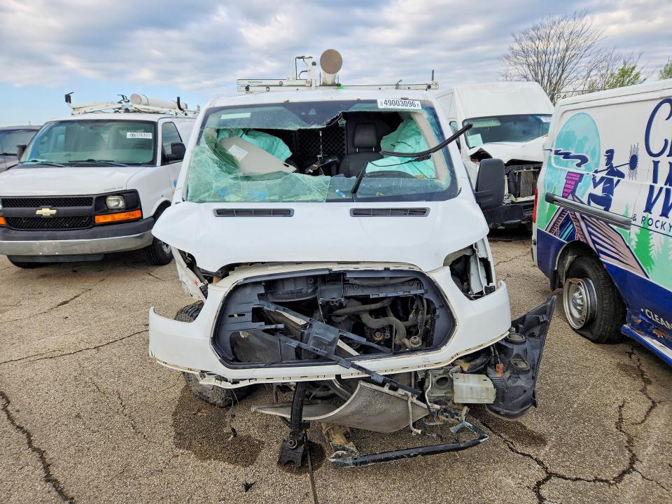 49003096 :رقم المزاد ، 1FTYE1ZM8JKA47718 vin ، 2018 Ford Transit مزاد بيع