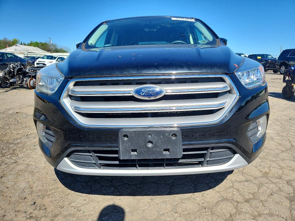 2017 Ford Escape მანქანა იყიდება აუქციონზე, vin: 1FMCU9GD4HUC55135, აუქციონის ნომერი: 51114476