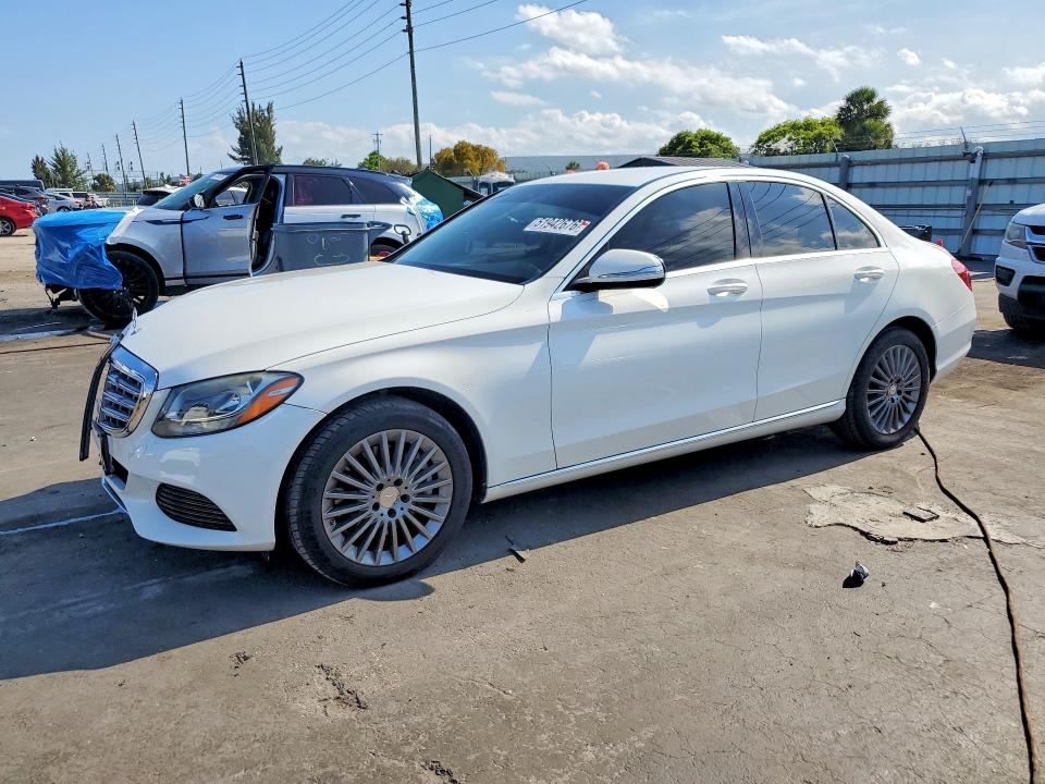51942676 :رقم المزاد ، 55SWF4KB8FU066903 vin ، 2015 Mercedes-benz C مزاد بيع