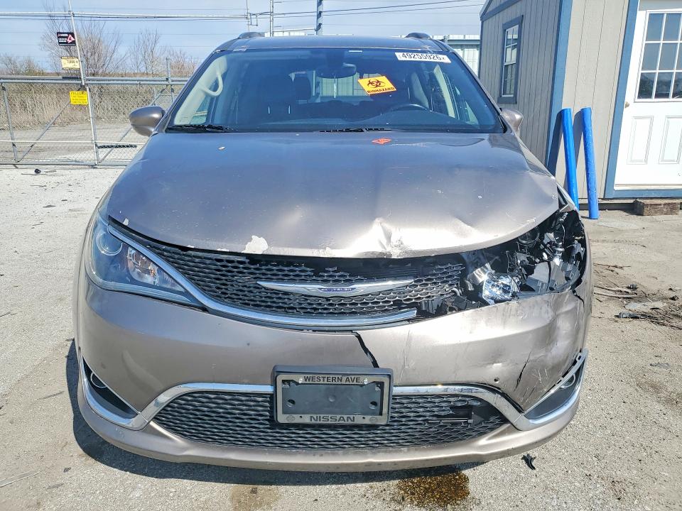 49255926 :رقم المزاد ، 2C4RC1EG3HR614293 vin ، 2017 Chrysler Pacifica مزاد بيع