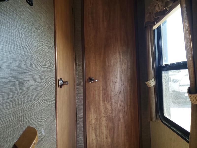 2015 Keystone Rv Laredo Series მანქანა იყიდება აუქციონზე, vin: 4YDF38522FE602336, აუქციონის ნომერი: 51972906