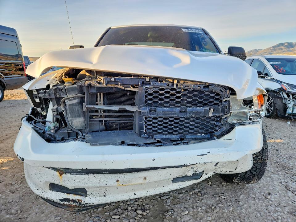 50475426 :رقم المزاد ، 1C6RR7FG7JS306538 vin ، 2018 Ram 1500 مزاد بيع