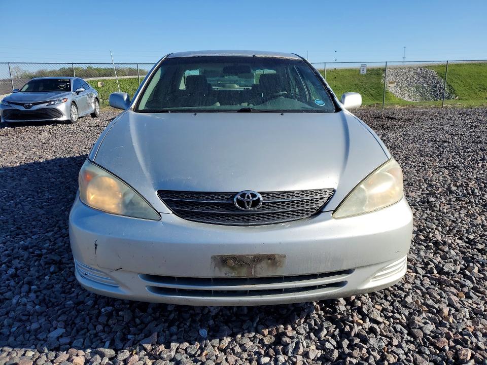 50490846 :رقم المزاد ، 4T1BE32K33U737213 vin ، 2003 Toyota Camry مزاد بيع
