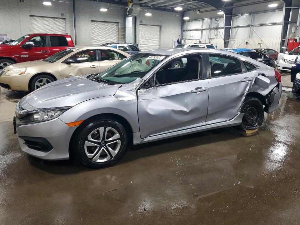 48793506 :رقم المزاد ، 2HGFC2F56JH572026 vin ، 2018 Honda Civic مزاد بيع