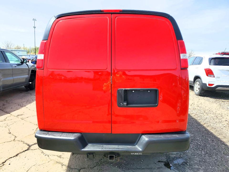 51189276 :رقم المزاد ، 1GCWGAFP0J1239950 vin ، 2018 Chev Express G2500 مزاد بيع