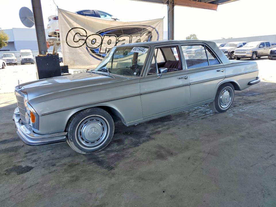 1971 Mercedes Benz 280 მანქანა იყიდება აუქციონზე, vin: 10801610051588, აუქციონის ნომერი: 49319446