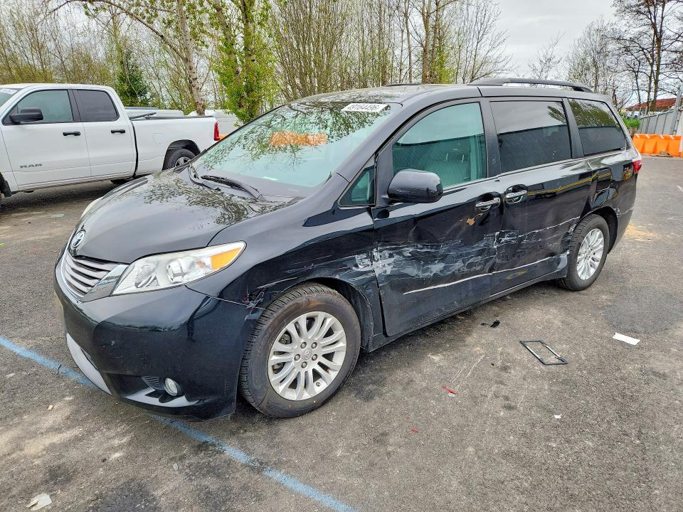 49164496 :رقم المزاد ، 5TDYZ3DC8HS898757 vin ، 2017 Toyota Sienna مزاد بيع