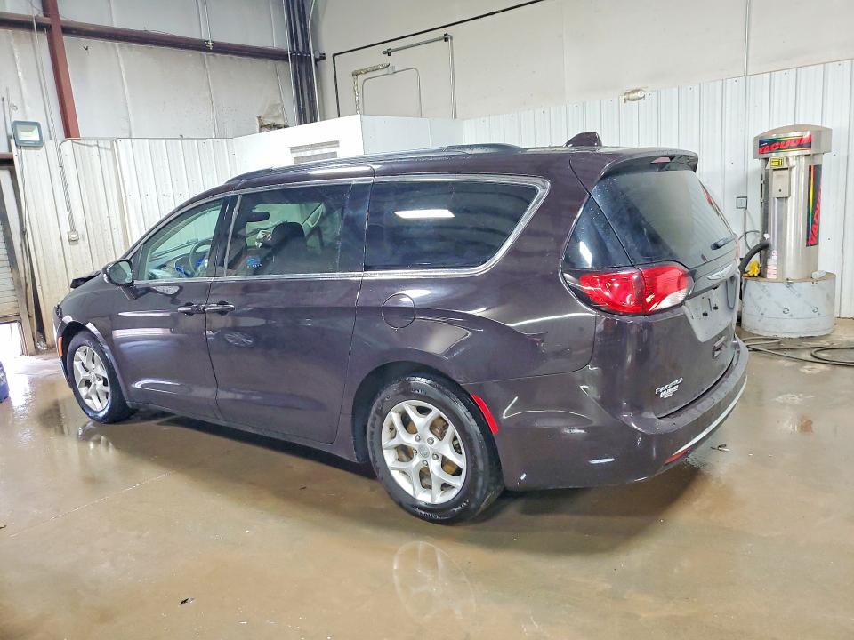 48683136 :رقم المزاد ، 2C4RC1FG8JR104381 vin ، 2018 Chrysler Pacifica مزاد بيع
