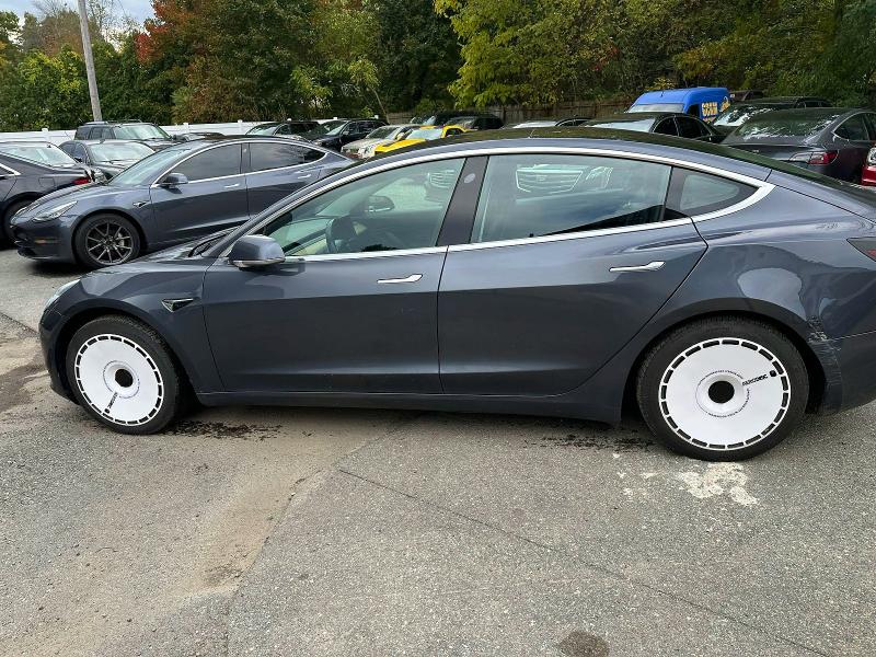 51422386 :رقم المزاد ، 5YJ3E1EB1JF119421 vin ، 2018 Tesla Model 3 مزاد بيع