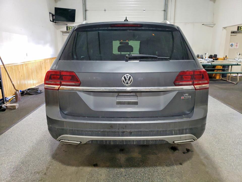 50676096 :رقم المزاد ، 1V2HR2CAXJC501985 vin ، 2018 Volkswagen Atlas مزاد بيع