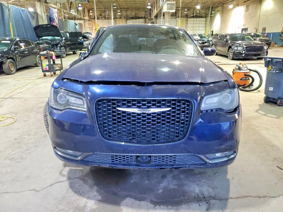 Продажа на аукционе авто 2015 Chrysler 300, vin: 2C3CCABT4FH867850, номер лота: 49127626