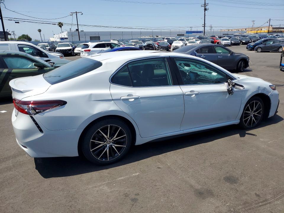 Продаж на аукціоні авто 2022 Toyota Camry, vin: 4T1G11AK2NU051819, номер лоту: 52077726