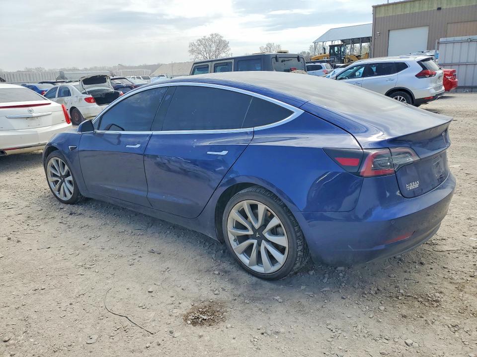 48136426 :رقم المزاد ، 5YJ3E1EB8JF185416 vin ، 2018 Tesla Model 3 مزاد بيع