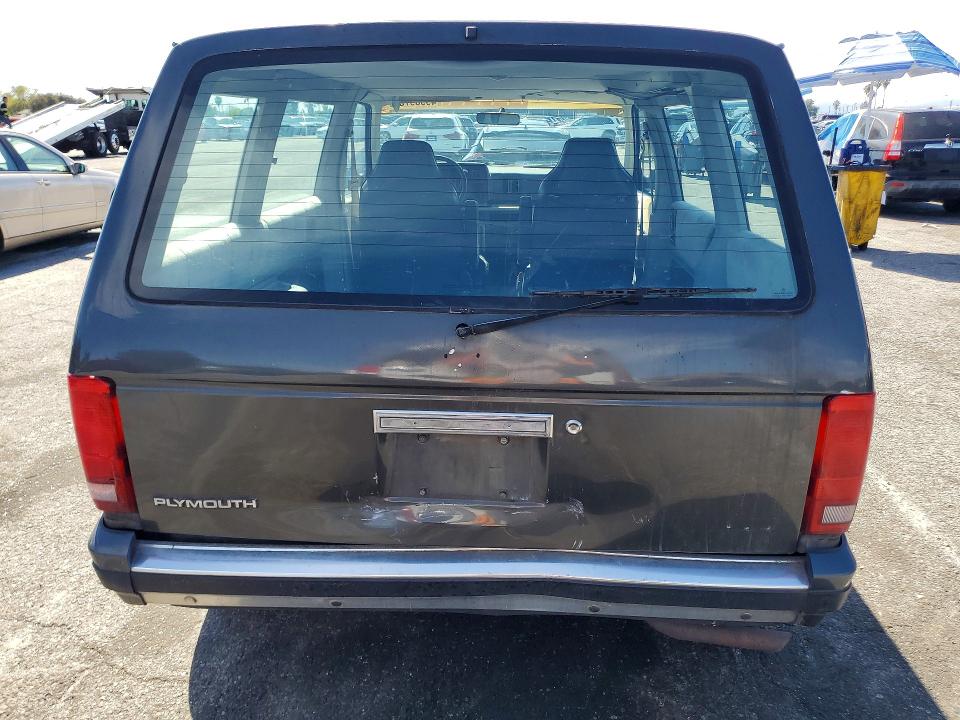 49989736 :رقم المزاد ، 2P4FH4537LR600274 vin ، 1990 Plymouth Voyager مزاد بيع